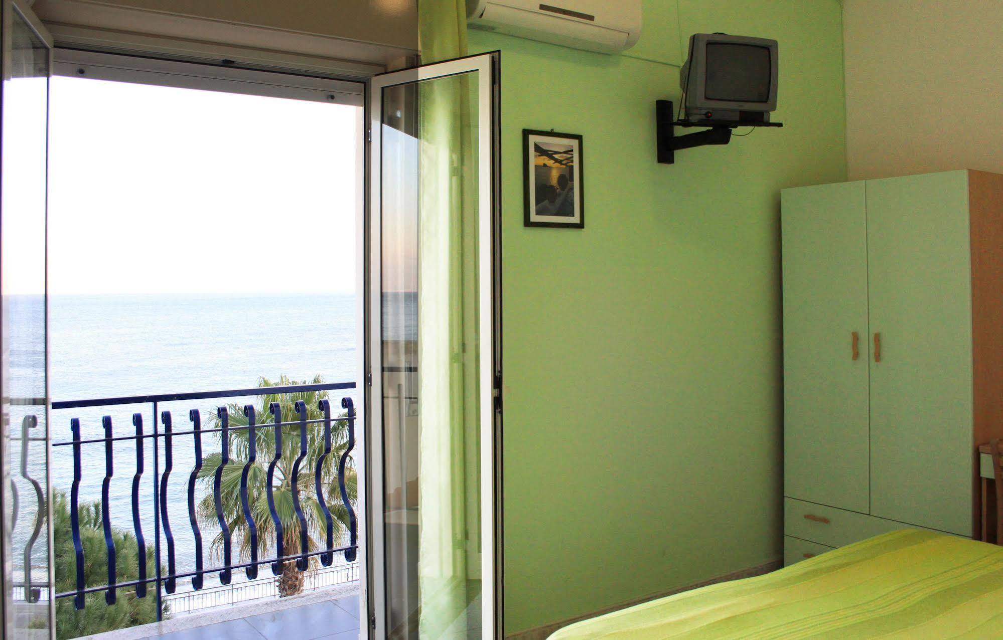 Hotel Pagano SantʼAlessio Siculo Extérieur photo